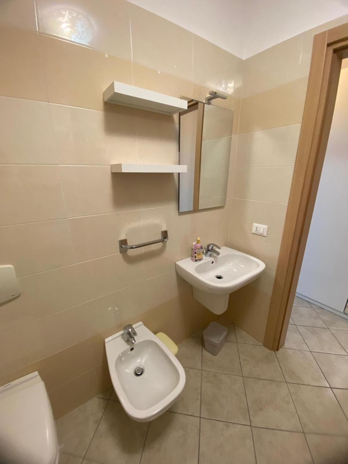 Alma Apartment Sirmione Rum bild